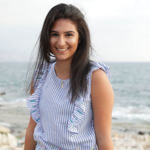 Meet your Posher, Simona